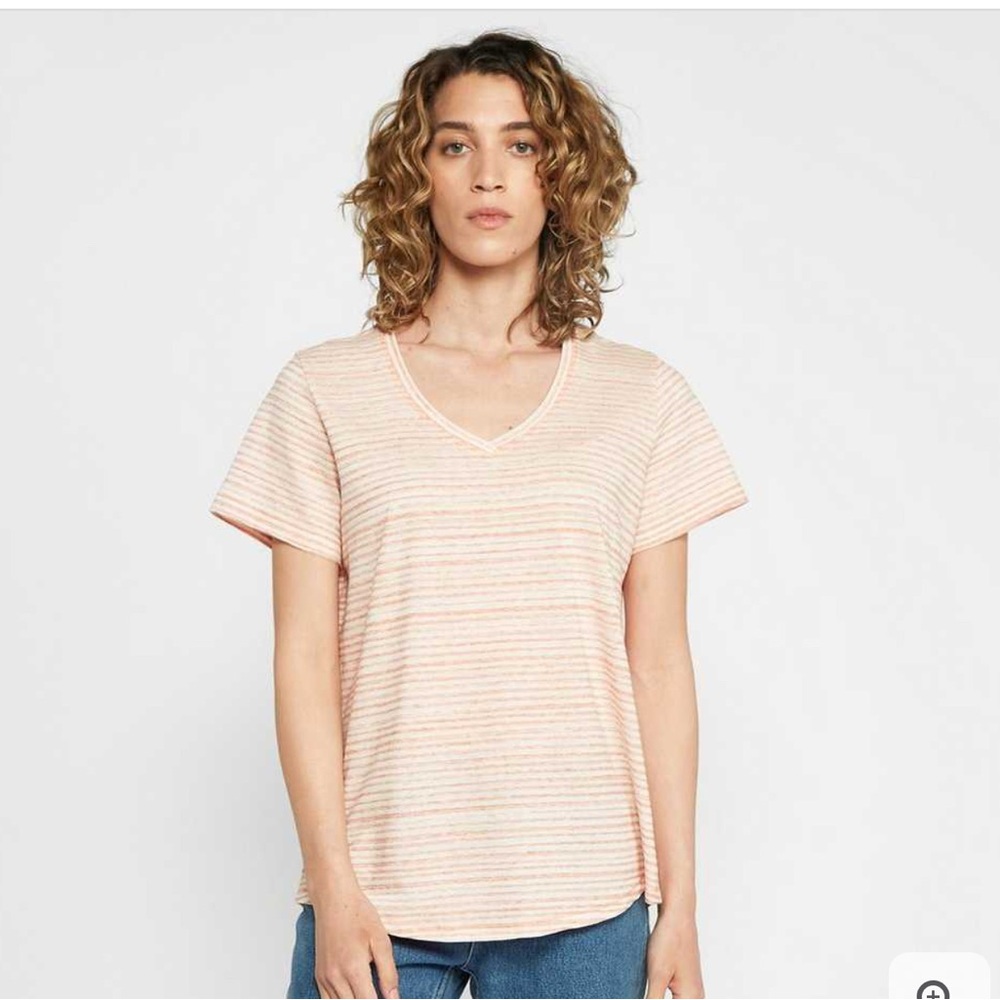 KUHL Ladies V neck Tshirt. Cream with pink stripe detail. Size Large
